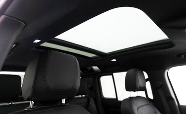 Land Rover Defender 110 SE D250 Urban 11