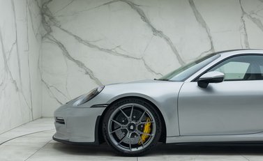 Porsche 911 GT3 TOURING (992) 40