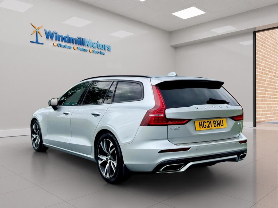 2021 Volvo V60 — image 8
