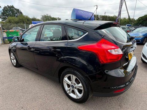 Ford Focus 1.0T EcoBoost Zetec Euro 5 (s/s) 5dr 7