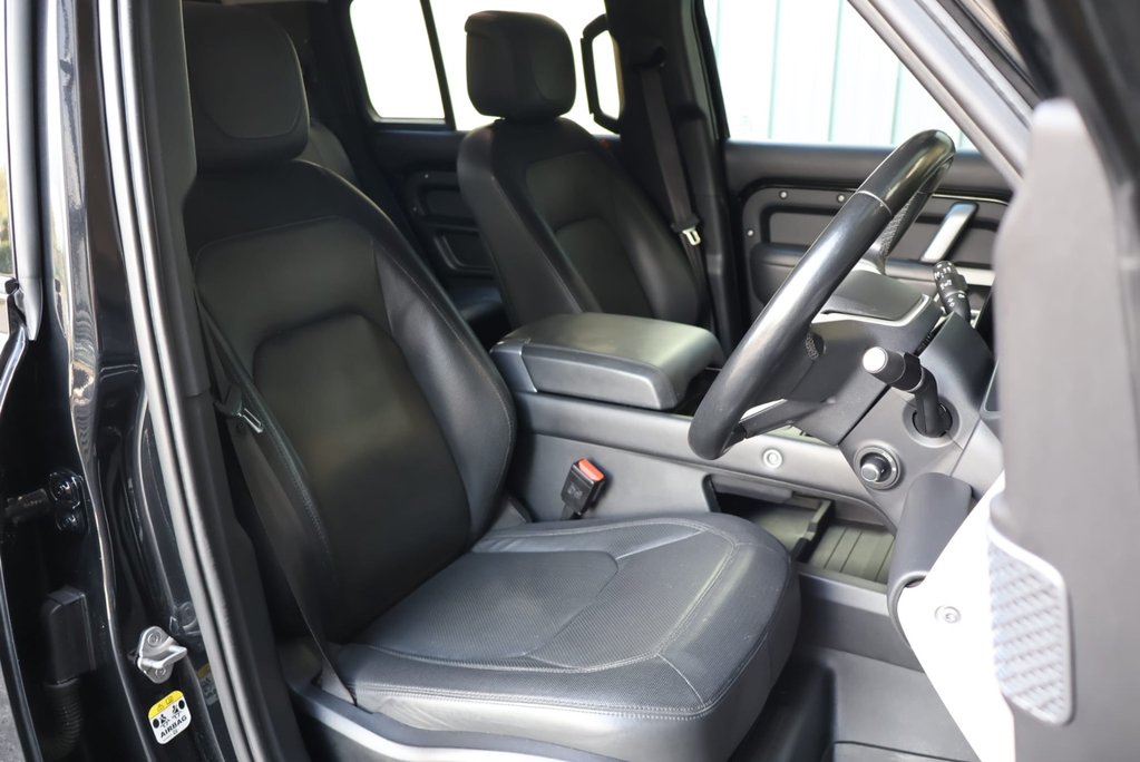 Land Rover Defender 110 D300 HARD TOP X-DYNAMIC HSE MHEV URBAN WIDE TRACK EDTION REAR SEATS FITTED 17