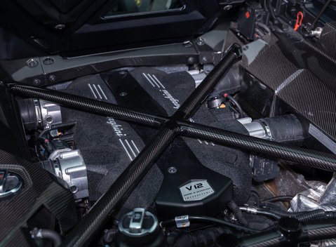 Lamborghini Aventador S LP 740-4 ROADSTER 43