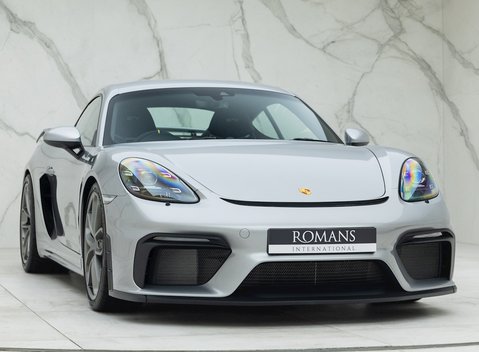 Porsche 718 Cayman GT4 1