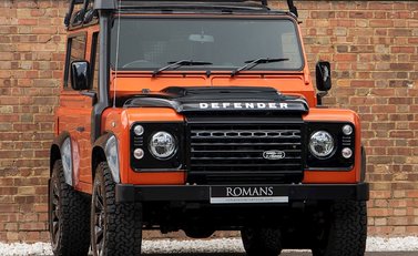 Land Rover Defender 90 Adventure Edition 1