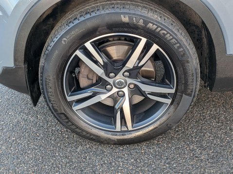 Volvo XC40 2.0 D4 R-Design Auto AWD Euro 6 (s/s) 5dr 31