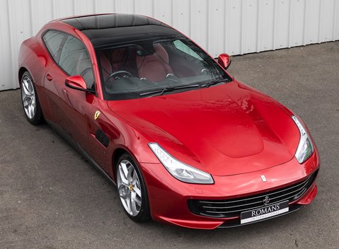 Ferrari GTC4 Lusso T 8
