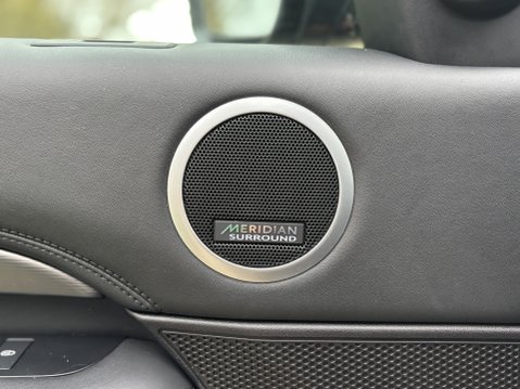Land Rover Discovery TD6 HSE LUXURY 18