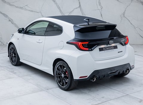 Toyota Yaris GR-Y CIRCUIT 12