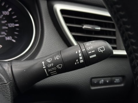 Nissan Qashqai 1.5 dCi Tekna 2WD Euro 5 (s/s) 5dr 85