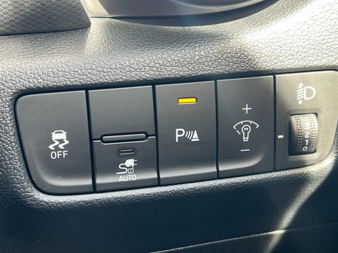 Hyundai KONA PREMIUM 30