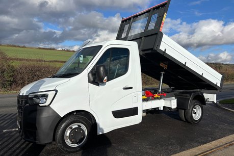 Renault Master ML35TW 130 ps dCi Business Tipper with Air Con / Tow Axle / Sat Nav