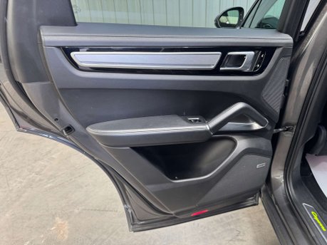Porsche Cayenne 4.0 Cayenne T S E-Hybrid Auto 4WD 5dr 65