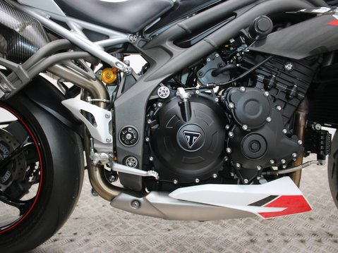 Triumph Speed Triple 1050 SPEED TRIPLE 1050 RS 33
