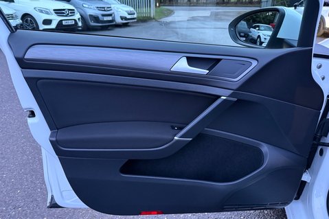 Volkswagen e-Golf E-GOLF - 12 MONTHS MOT -APPLE CAR PLAY  23