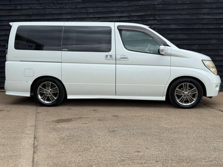 Nissan Elgrand AUTECH 9
