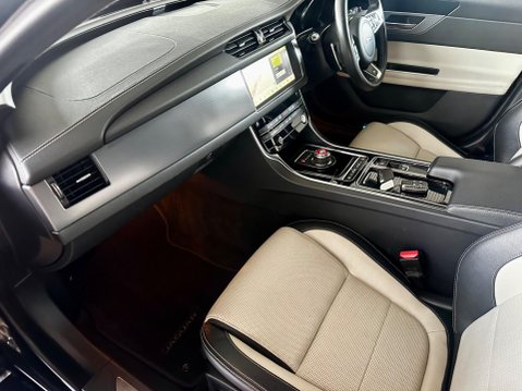 Jaguar XF 2.0d R-Sport Sportbrake Auto Euro 6 (s/s) 5dr 35