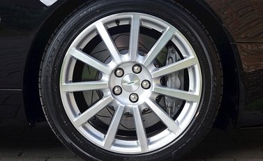 Aston Martin Vanquish S 13