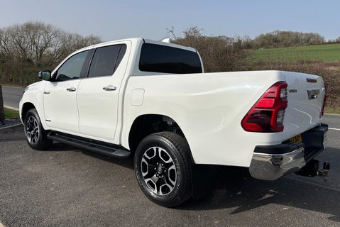Toyota Hilux Invincible 4WD D-4D Double Cab Pickup 6