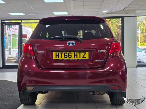 Toyota Yaris 1.5 VVT-h Design E-CVT Euro 6 5dr 87