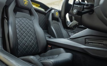 Lamborghini Aventador LP 700-4 ROADSTER 17