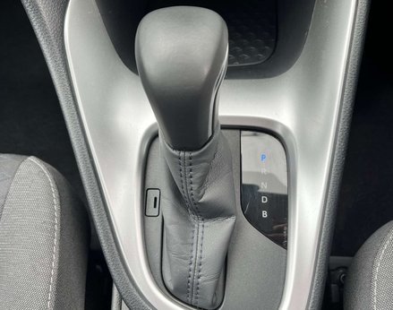 Toyota Yaris 1.5 Yaris Design HEV CVT 5dr 52