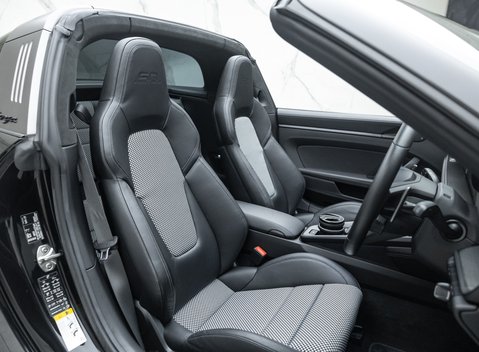 Porsche 911 Targa (992) 50 Years Porsche Design Edition 17