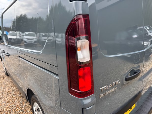 Renault Trafic SWB L1H1 [SOLD MM] Low Roof Business Plus SL28 Air Con Sensors EURO 6 14