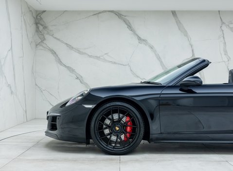 Porsche 911 Carrera GTS CABRIOLET (991.2) 34