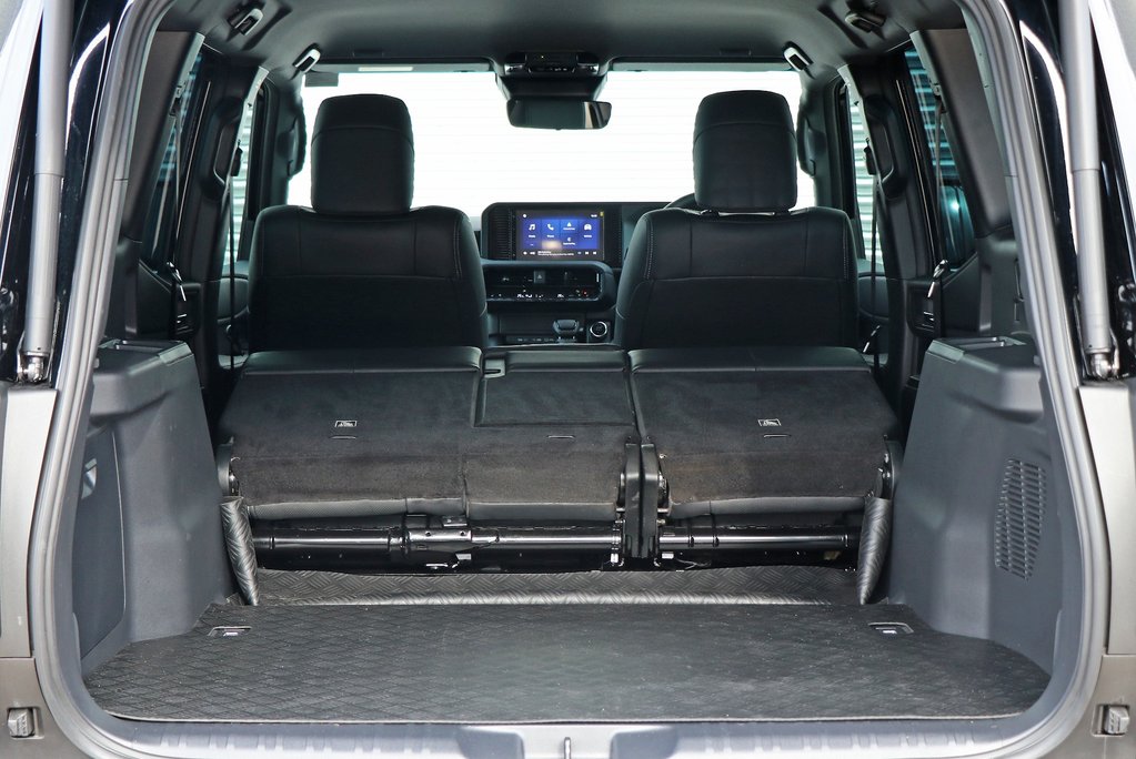 2025 Land Cruiser Commercial 3