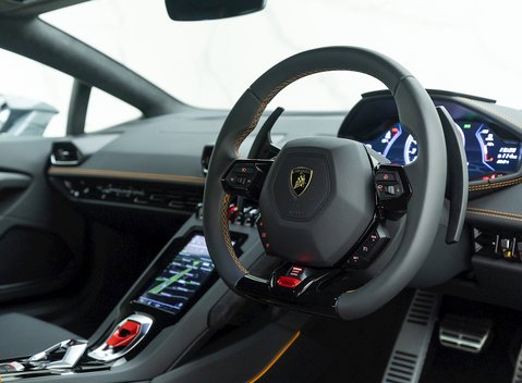 Lamborghini Huracan LP640-4 EVO 8