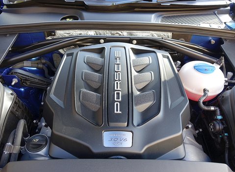 Porsche Macan GTS 19