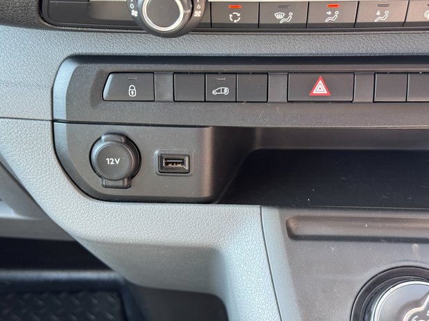 Vauxhall Vivaro AUTO LWB [SOLD SM] L2H1 Low Roof 3100 Dynamic Air Con SELECT 32