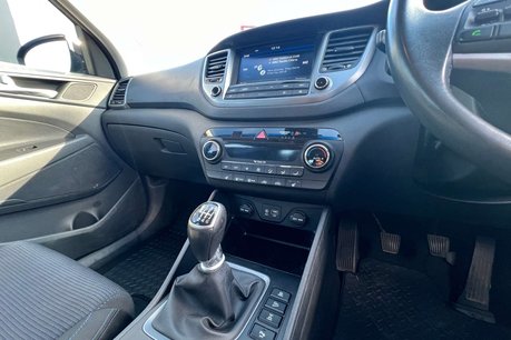 Hyundai TUCSON 2.0 CRDi SE Nav SUV 5dr Diesel Manual 4WD Euro 6 (136 ps) 48