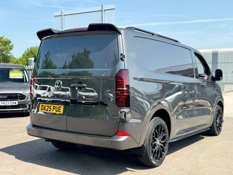 Volkswagen Transporter 2.0 TDI T28 Commerce Plus Panel Van 5dr Diesel Manual FWD SWB Euro 6 (s/s) 17