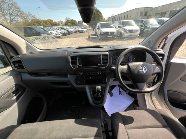 Vauxhall Vivaro SWB L1H1 Low Roof Dynamic 2900 Air Con Sensors Euro 6 NO VAT 27