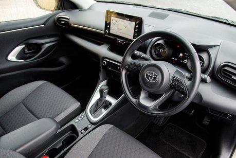 Toyota Yaris DESIGN FHEV