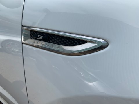 Jaguar E-Pace 2.0 Diesel R-DYNAMIC S 24