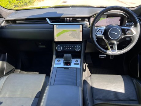 Jaguar F-Pace 2.0 D200 MHEV R-Dynamic HSE Black Auto AWD Euro 6 (s/s) 5dr 80