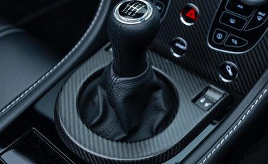 Aston Martin V12 Vantage S ROADSTER 22