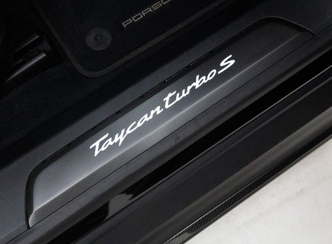 Porsche Taycan TURBO S 93KWH 20