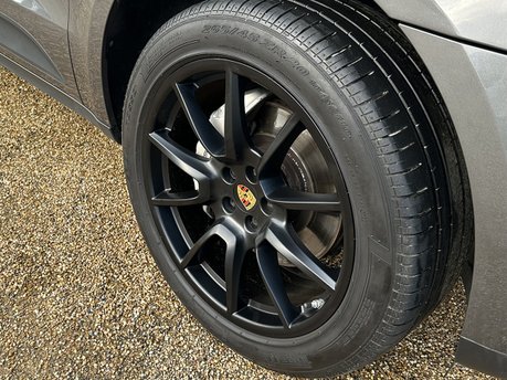 Porsche Macan D S PDK 37
