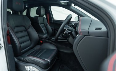 Porsche Macan GTS 14