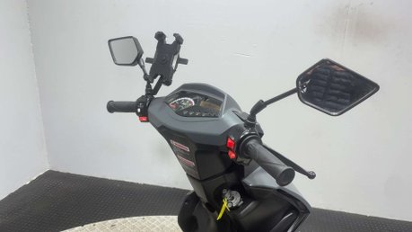 Sinnis Twist 2022 1K 50CC SCOOTER LEARNER BIKE NEW MOT SERVICED 17