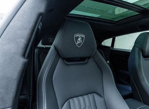 Lamborghini Urus SE 16