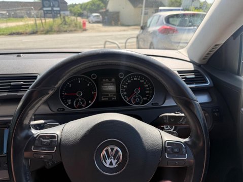 Volkswagen Passat 2.0 TDI BlueMotion Tech Executive DSG Euro 5 (s/s) 5dr 12