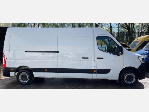Renault Master 2.3 dCi 35 Business FWD LWB Medium Roof Euro 6 4dr 7