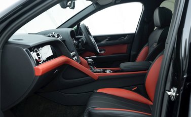 Bentley Bentayga V8 S 15