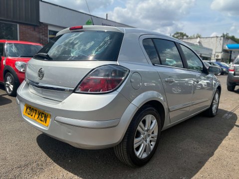 Vauxhall Astra 1.8i 16v Design Hatchback 5dr Petrol Automatic (187 g/km, 138 bhp) 4
