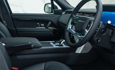 Land Rover Range Rover P530 SV 13