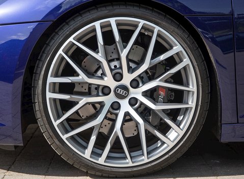 Audi R8 V10 Spyder 12